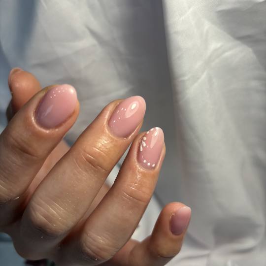 Studio Lara's #zagreb Nadogradnja noktiju Ugradnja noktiju gelom - S dužina