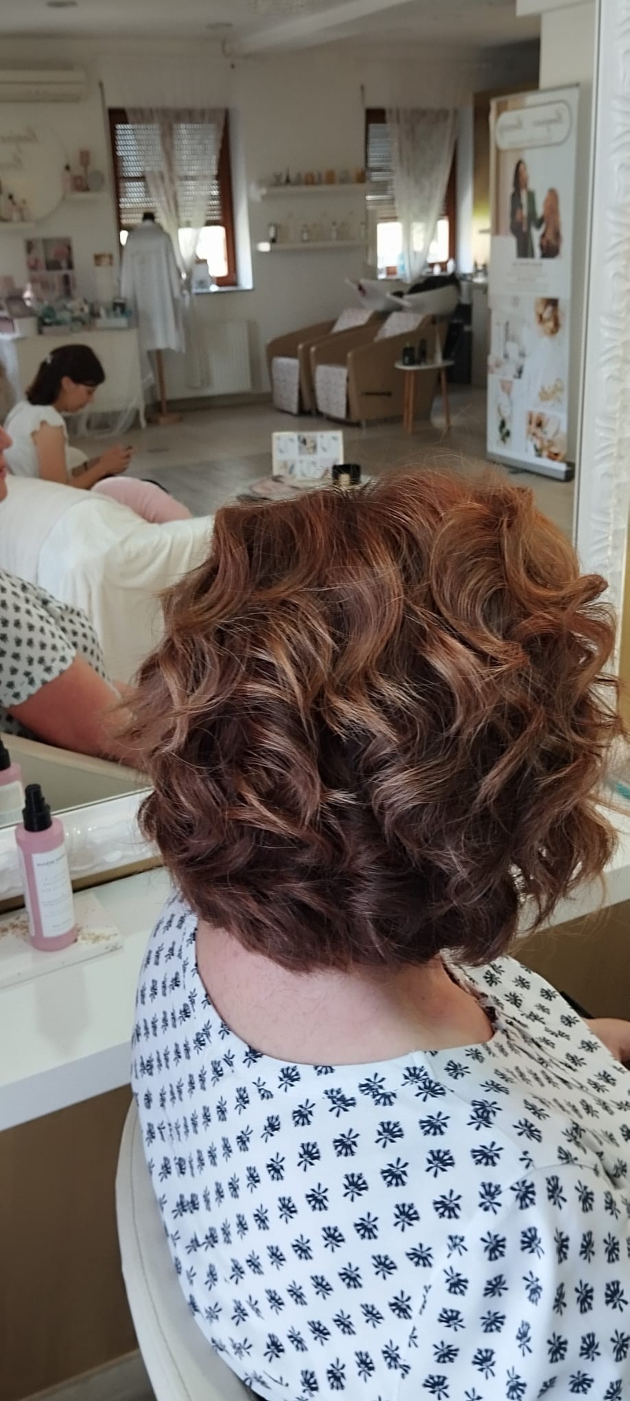 Hairlookboutique #zagreb Bojanje kose Bojanje cijele dužine + pramenovi na foliju - poluduga kosa