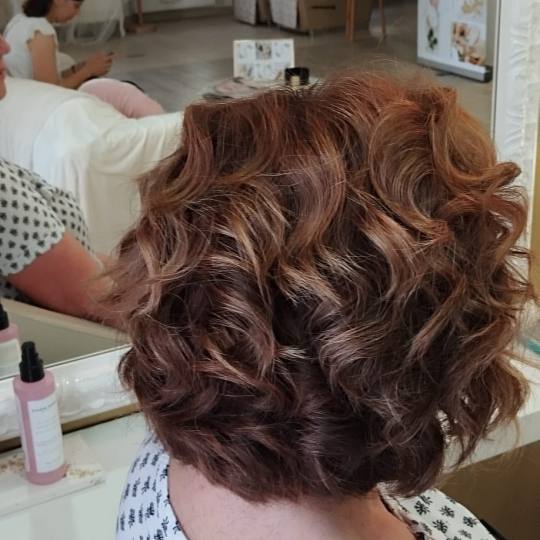 Hairlookboutique #zagreb Bojanje kose Bojanje cijele dužine + pramenovi na foliju - poluduga kosa