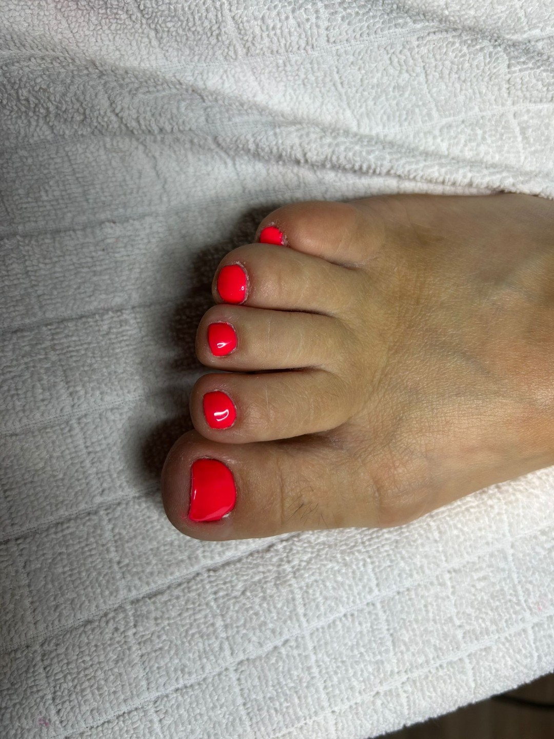 Glow Differently #zagreb Estetska pedikura Trajni lak - noge