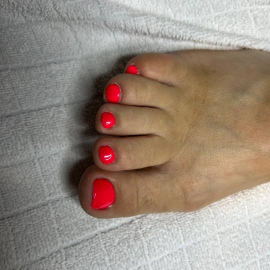 Glow Differently #zagreb Estetska pedikura Trajni lak - noge