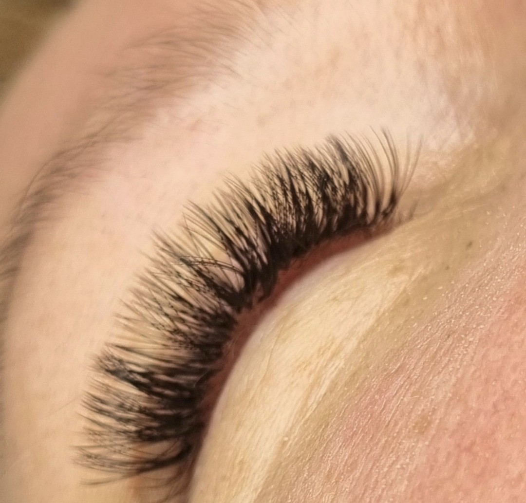 Beauty studio L #zagreb Nadogradnja trepavica Ugradnja volumenskih trepavica