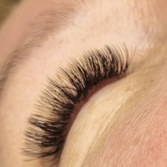 Beauty studio L #zagreb Nadogradnja trepavica Ugradnja volumenskih trepavica