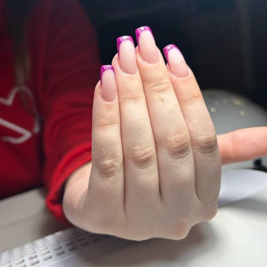 Glow Differently #zagreb Nadogradnja noktiju Ugradnja noktiju - M dužina