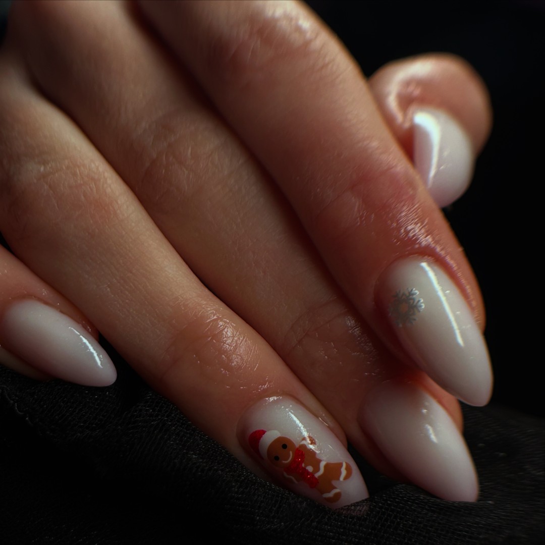 Femme Fatale #zagreb Korekcija noktiju Korekcija noktiju - M dužina