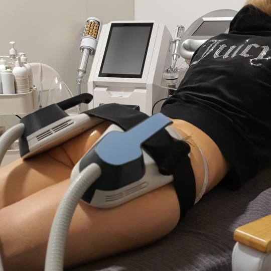 SOLO Beauty Centar #zagreb Tretmani tijela EMSZero 4 aplikatora -2 zone - 30 minuta Elektro mišićn