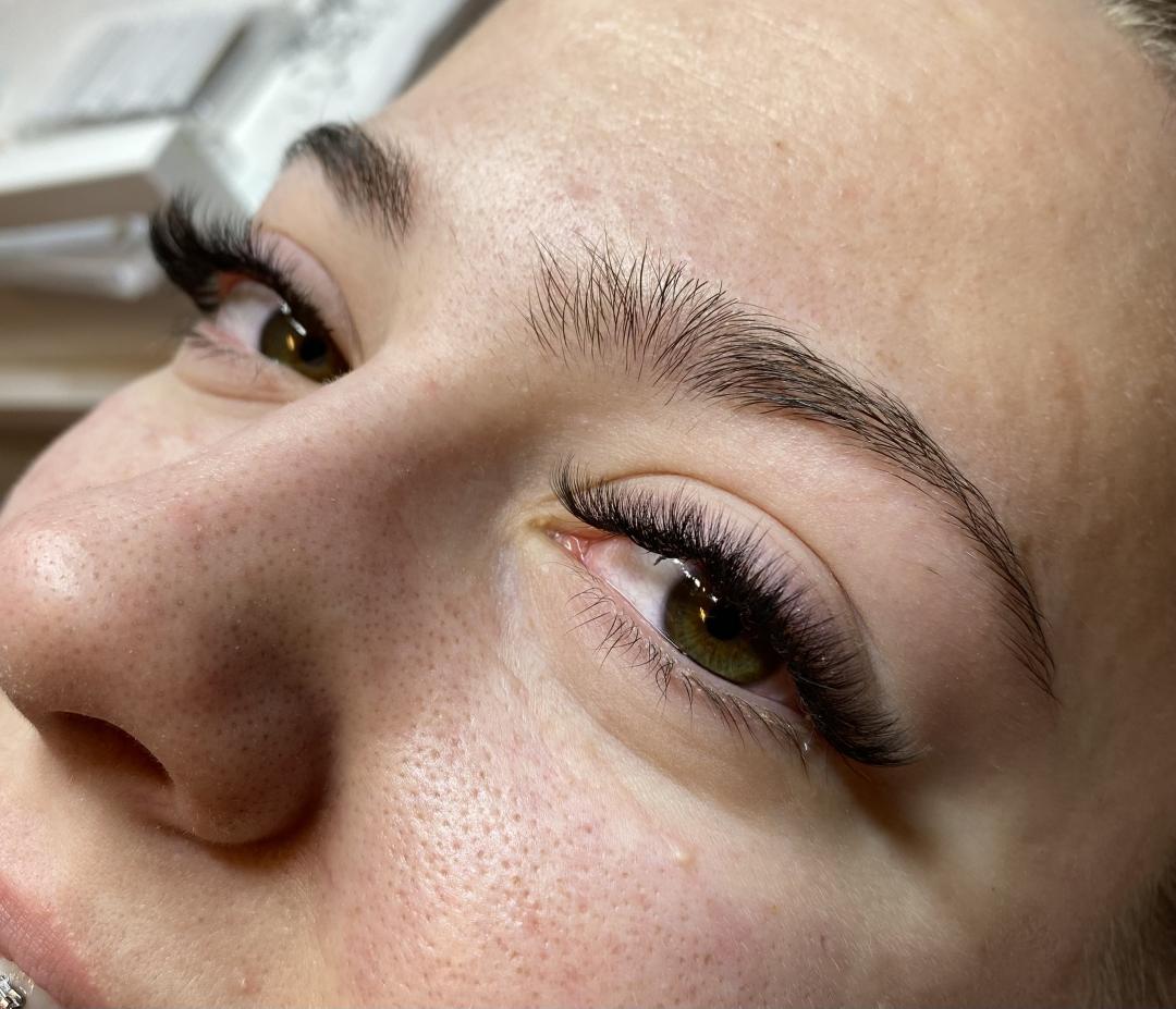 Nefertiti Studio #zagreb Nadogradnja trepavica Ugradnja trepavica - volumen