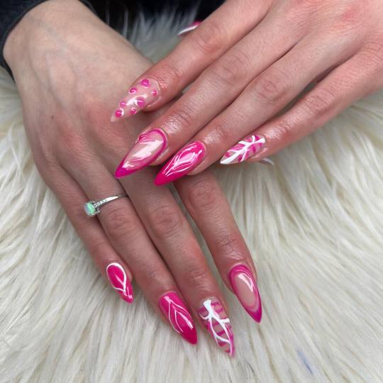Beauty Centar Miss #zagreb Izlivanje noktiju Izlivanje noktiju gelom - L dužina Gel L + nail art