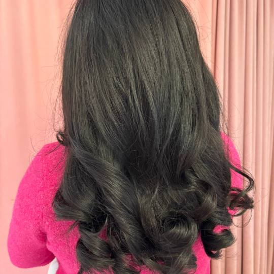 Beauty Studio Amina #zagreb Feniranje i stiliziranje Feniranje na valove / kovrče - ekstra duga kos