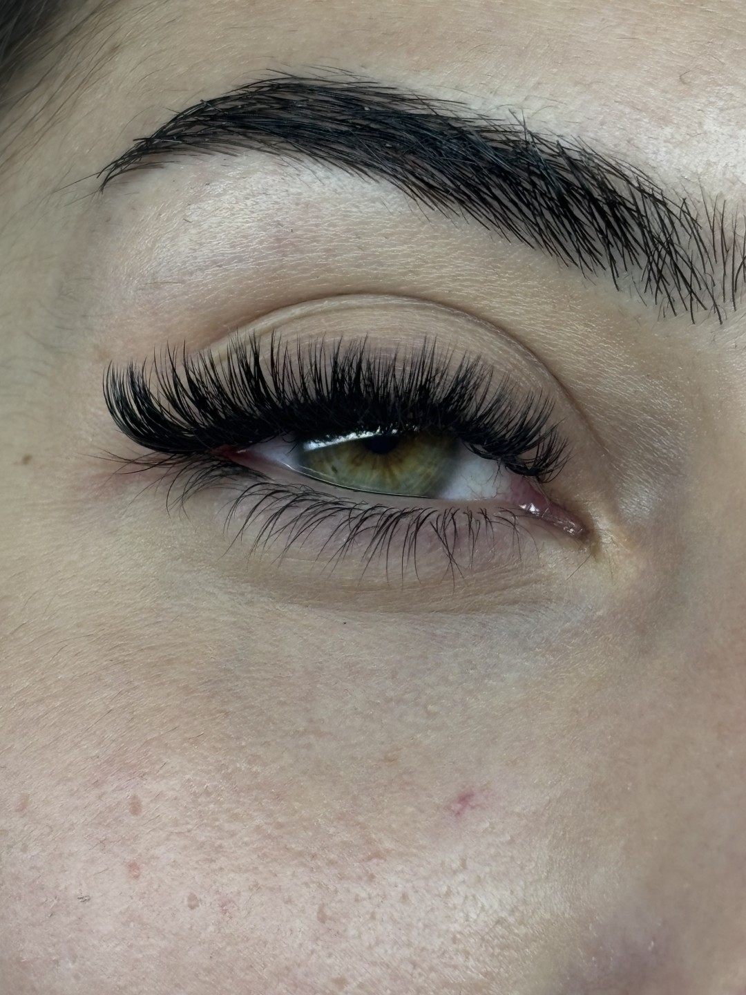 Sis Beauty Room #zagreb Nadogradnja trepavica Ugradnja volumenskih trepavica