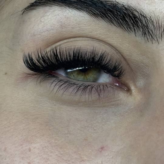 Sis Beauty Room #zagreb Nadogradnja trepavica Ugradnja volumenskih trepavica