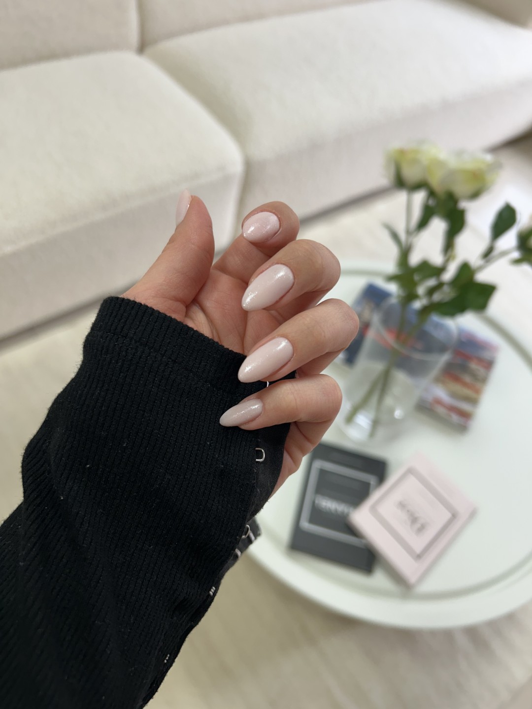 Me time - Beauty & More #zagreb Manikura Manikura + trajni lak (gradivni)