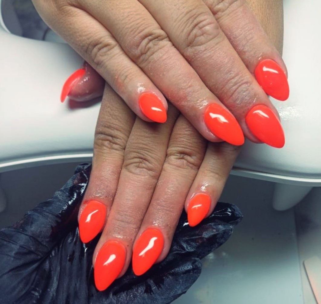 Medusa #osijek Izlivanje noktiju Nadopuna noktiju - M dužina