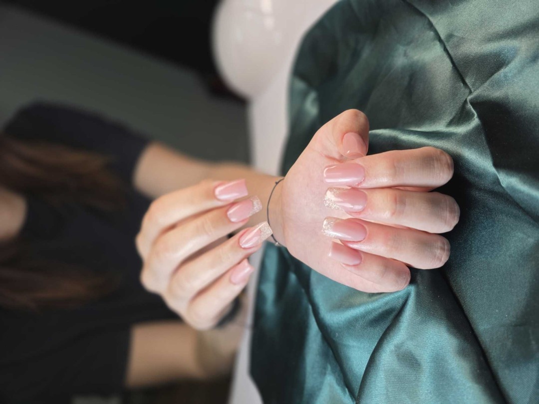 Daniva brow and beauty #zagreb Izlivanje noktiju Ugradnja noktiju gelom - M dužina