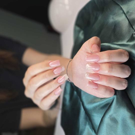 Daniva brow and beauty #zagreb Izlivanje noktiju Ugradnja noktiju gelom - M dužina nude nokti sa gr