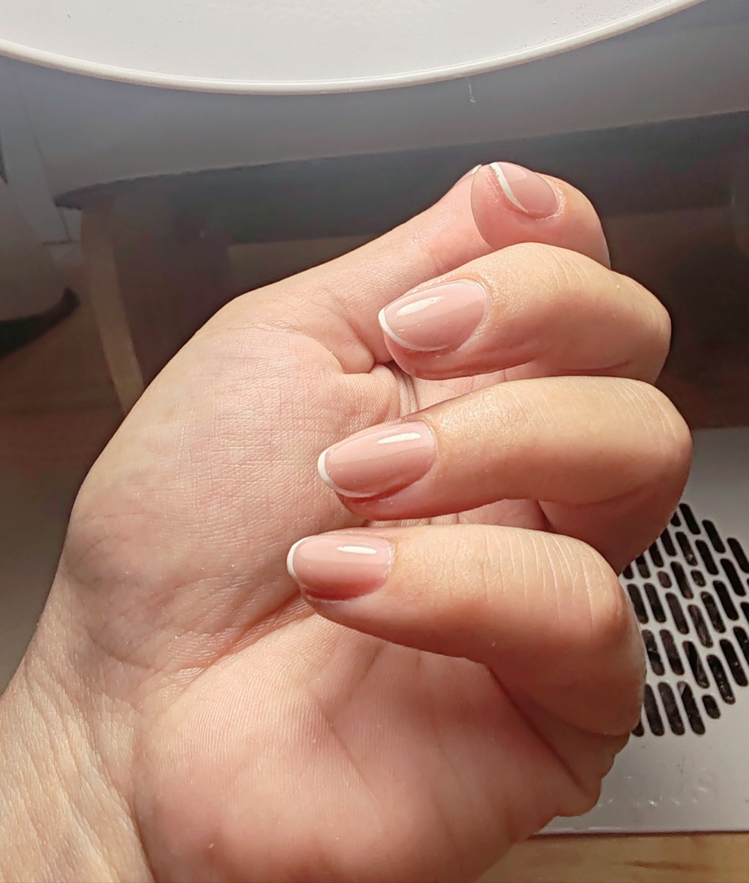 FRANCUSKA MANIKURA-DODATAK UZ USLUGU - Beautique Nina, Zagreb Francuska manikura i pedikura Nokti Francuska manikura i pedikura, Zagreb, Trešnjevka – sjever