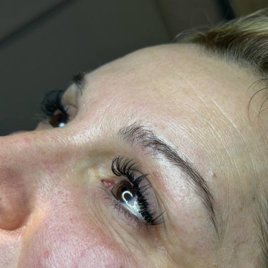 Glow Differently #zagreb Nadogradnja trepavica Ugradnja volumenskih trepavica