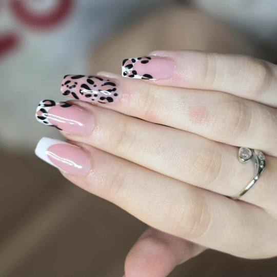Aroma Sanja beauty & više #zagreb Ukrašavanje noktiju Nail art - po noktu