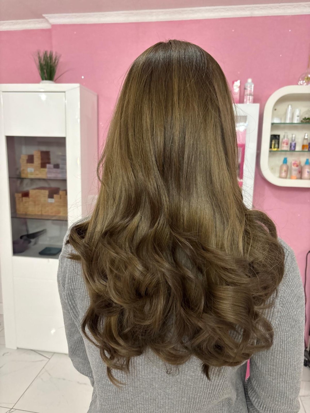 Bojanje cijele dužine + fen frizura - duga kosa - Beauty Studio Amina, Zagreb Bojanje kose Frizerski saloni Bojanje kose, Zagreb, Gornja Dubrava