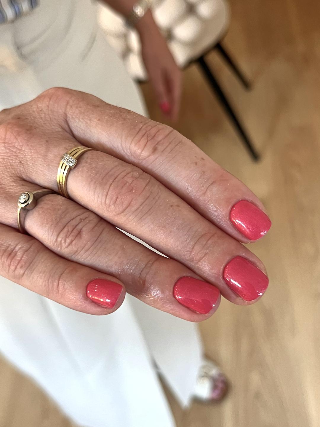 Mia’s Beautique #zagreb Gel lak Comby manikura i gradivni trajni lak -ruke