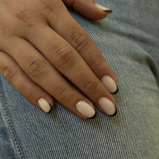 Mia’s Beautique #zagreb Gel lak Comby manikura i gradivni trajni lak -ruke