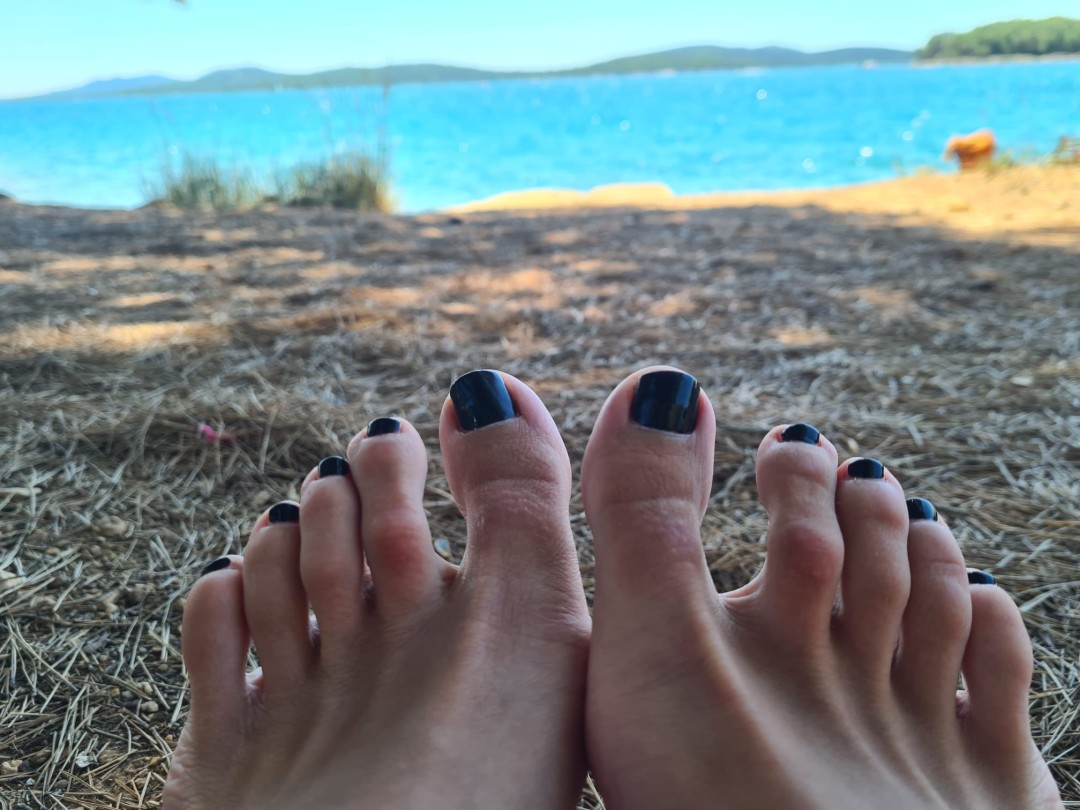 JOY Beauty Touch #zagreb Estetska pedikura Estetska pedikura + lakiranje noktiju