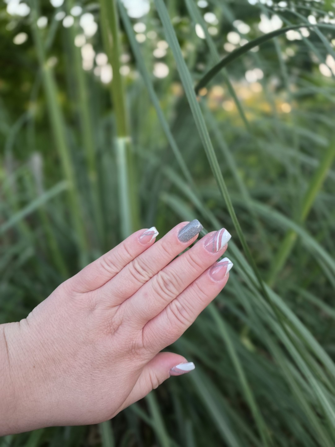 Daniva brow and beauty #zagreb Izlivanje noktiju Korekcija gela - M dužina