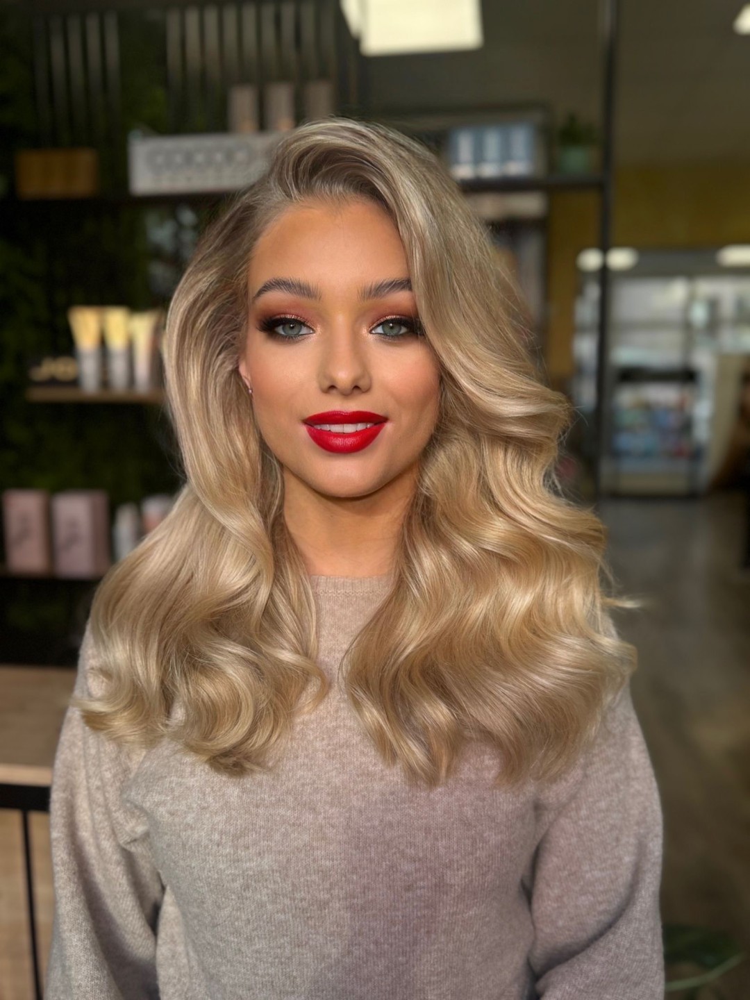 Volumen valovi glam - Epic Hair Design, Zagreb Feniranje i stiliziranje Frizerski saloni Feniranje i stiliziranje, Zagreb, Črnomerec