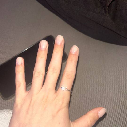 Charbel beauty #zadar Manikura Manikura + trajni lak za dame Nježna nijansa za nježnu mladu damu.