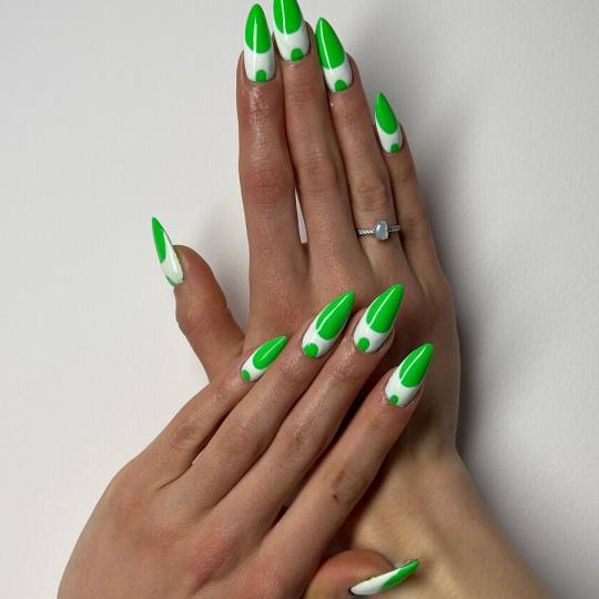 Beauty Centar Miss #zagreb Izlivanje noktiju Izlivanje noktiju gelom - L dužina Gel L + nail art
