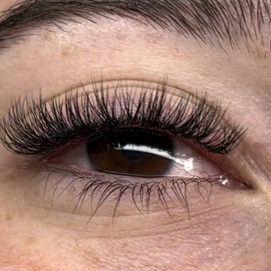 Sis Beauty Room #zagreb Nadogradnja trepavica Ugradnja volumenskih trepavica