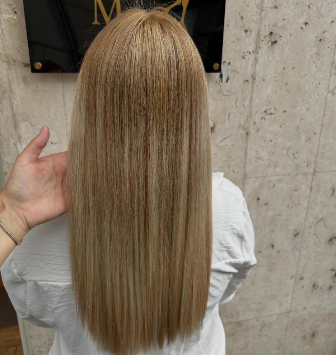 Frizerski salon M #zagreb Pramenovi Pramenovi na foliju + preljev + žensko šišanje + feniranje na ravno - duga kosa