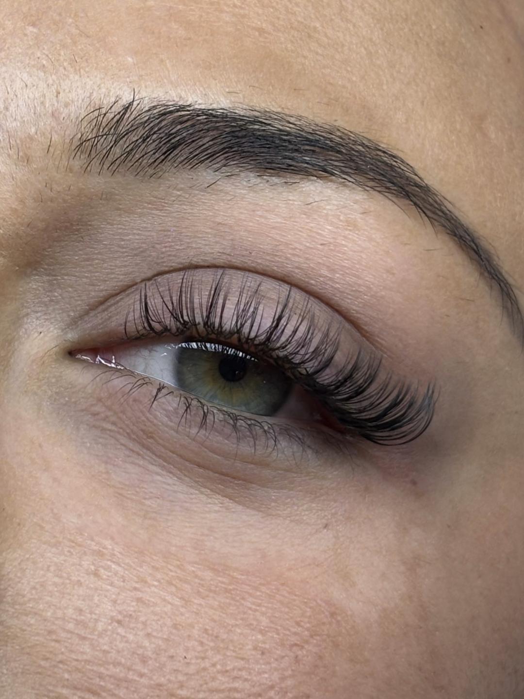 Sis Beauty Room #zagreb Nadogradnja trepavica Ugradnja volumenskih trepavica