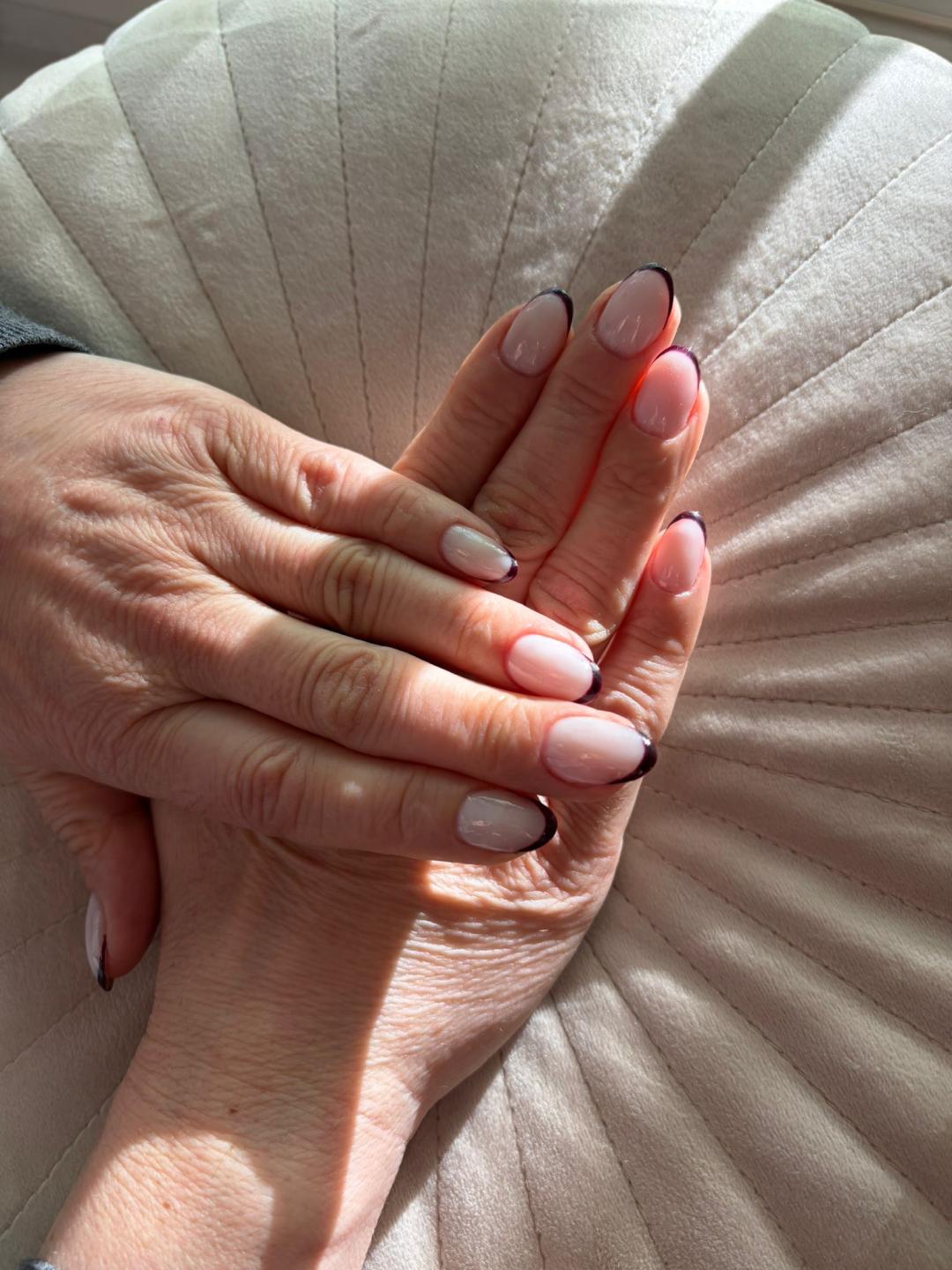 Glow Differently #zagreb Nadogradnja noktiju Ugradnja noktiju - S dužina