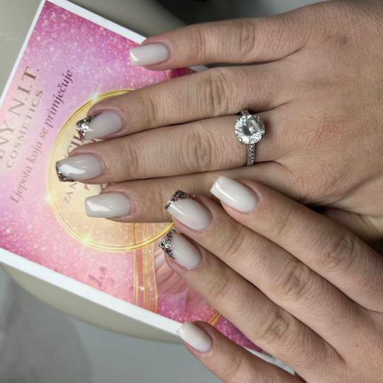 Sany N.I.T. Cosmetics #zagreb Izlivanje noktiju Izlivanje noktiju gelom - M dužina Nokti