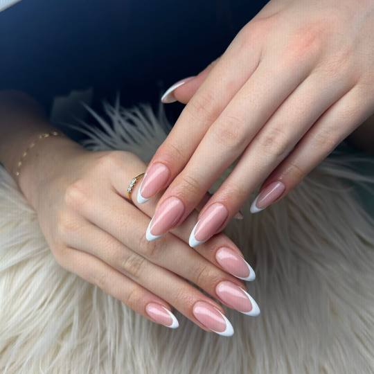 Beauty Centar Miss #zagreb Izlivanje noktiju Izlivanje noktiju gelom - M dužina