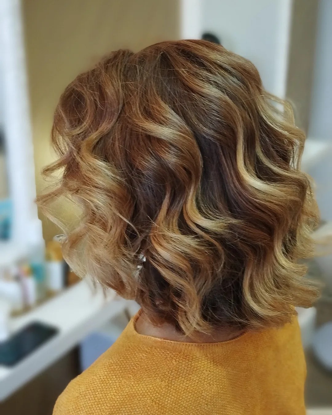 Bojanje cijele dužine - poluduga kosa - Hairlookboutique, Zagreb Bojanje kose Frizerski saloni Bojanje kose, Zagreb, Novi Zagreb – zapad