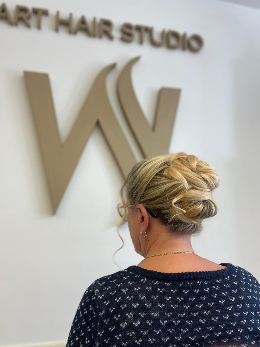 Frizerski salon W #zagreb Svečane i frizure za svadbu Svečana frizura - ekstra duga kosa