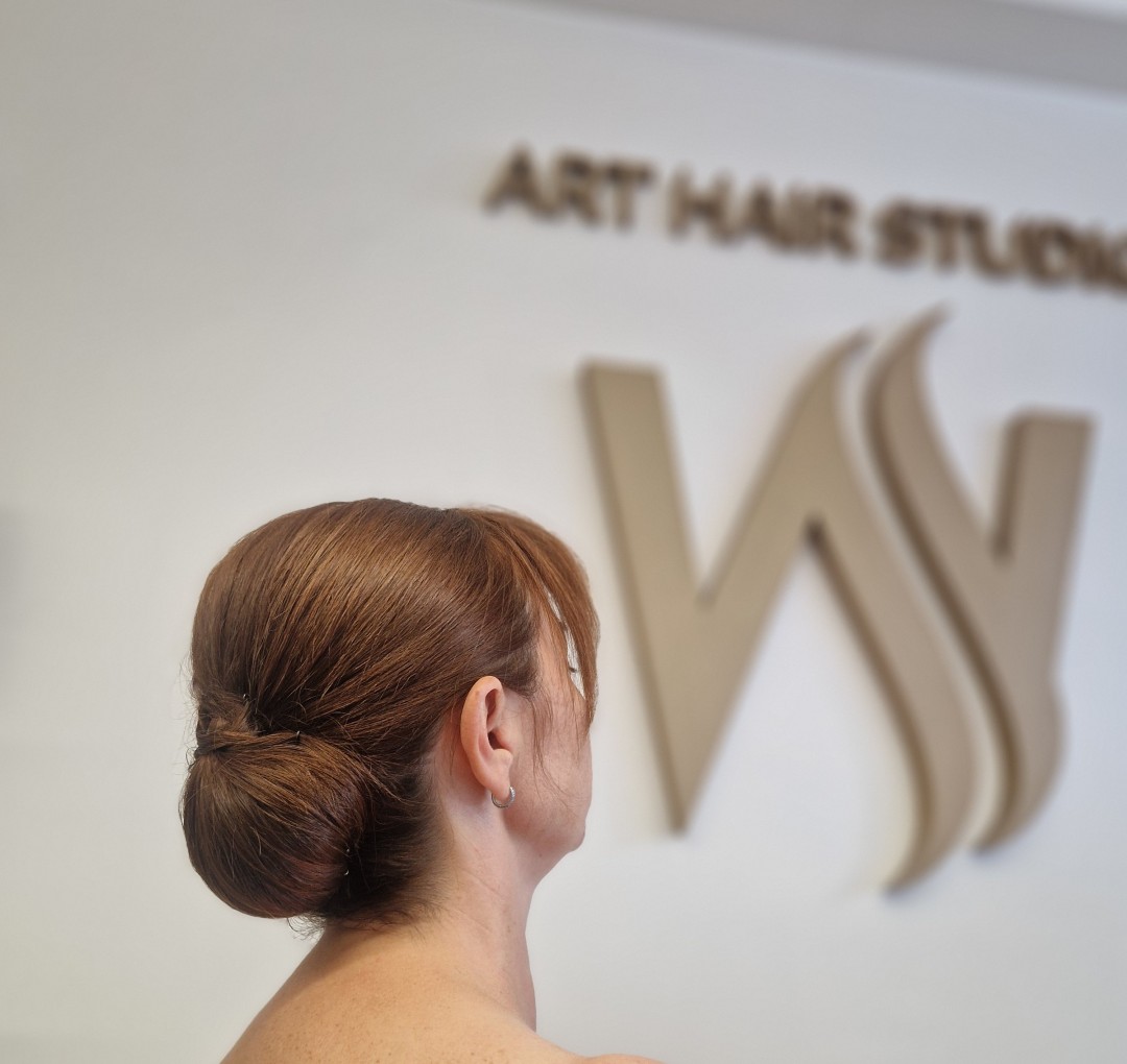 Svečana frizura - ekstra duga kosa - Frizerski salon W, Zagreb Svečane i frizure za svadbu Frizerski saloni Svečane i frizure za svadbu, Zagreb, Trešnjevka – sjever