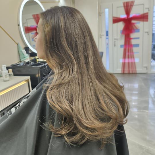 Frizana #zagreb Žensko šišanje Žensko šišanje + fen frizura - L (kosa ispod ramena) Šišanje 