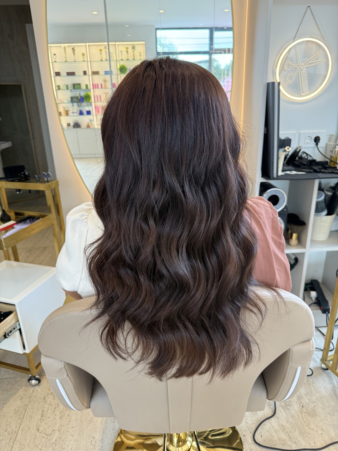 SABRINA STRIJA BEAUTY & SPA #zagreb Uvijanje, kovrče i valovi Pranje kose + hollywoodski valovi - duga kosa