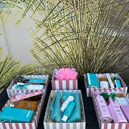 Hairlookboutique #zagreb SPA Spa Box Spa box
Su poklon kutije namijenjene osobama koje imaju rodjen