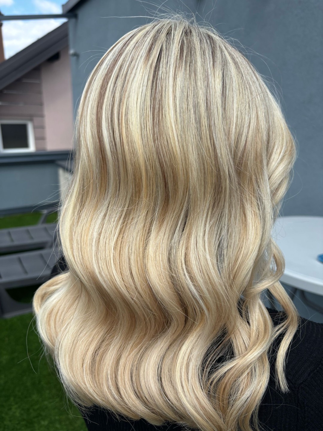 Površinski pramenovi + bojanje izrasta + fen frizura - poluduga kosa - Beauty Studio Amina, Zagreb Bojanje kose Frizerski saloni Bojanje kose, Zagreb, Gornja Dubrava