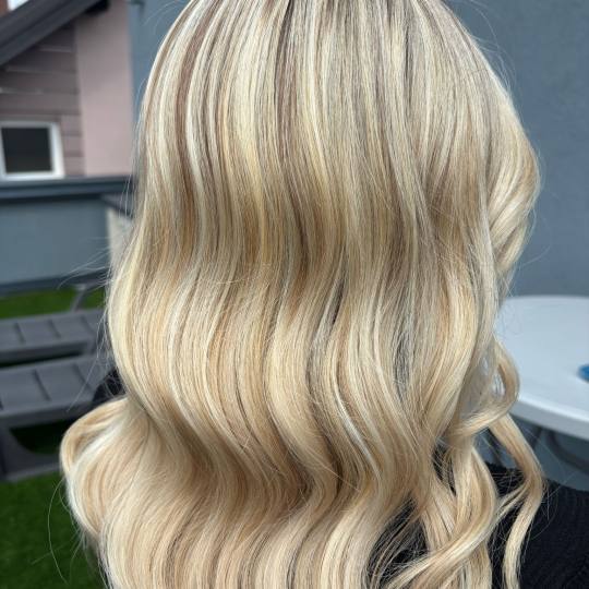 Beauty Studio Amina #zagreb Bojanje kose Površinski pramenovi + bojanje izrasta + fen frizura - pol