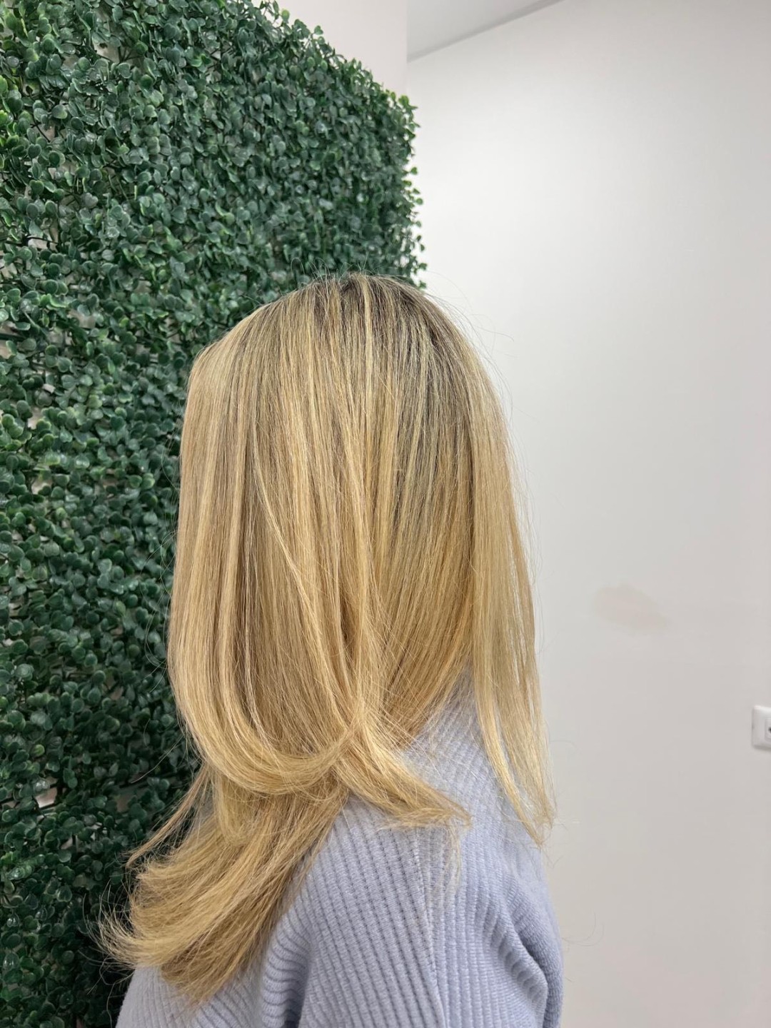 Feniranje na ravno - kosa srednje dužine - Jo, Split Feniranje i stiliziranje Frizerski saloni Feniranje i stiliziranje, Split, Centar