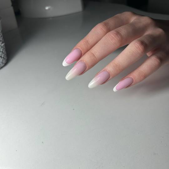 Glow Differently #zagreb Nadogradnja noktiju Ugradnja noktiju - M dužina