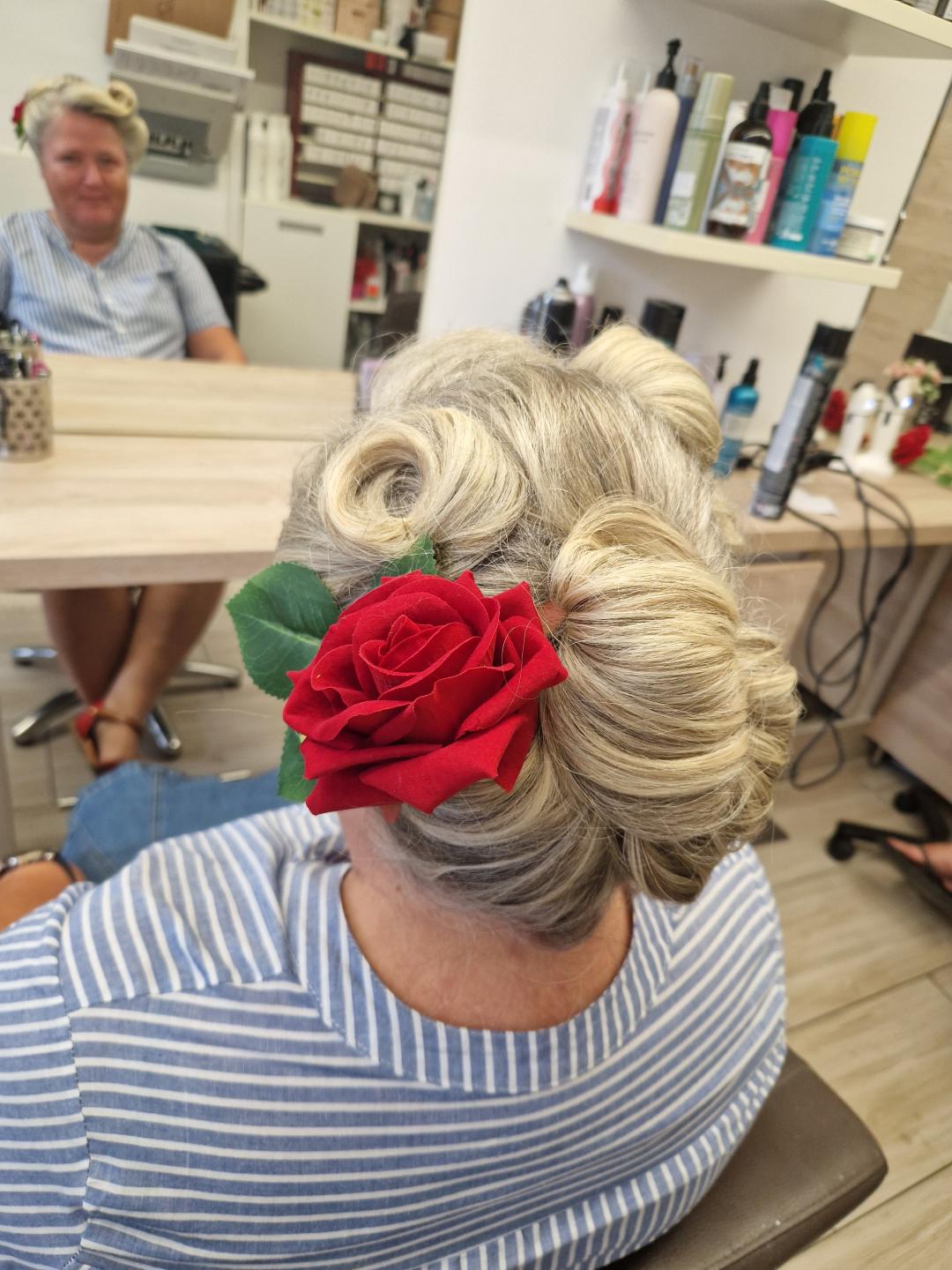 Frizerski salon W #zagreb Svečane i frizure za svadbu Svečana frizura - ekstra duga kosa