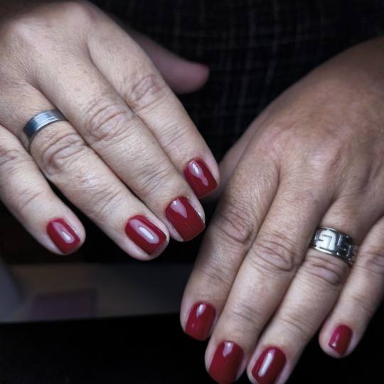 Beauty studio Maja #zagreb Gel lak Ojačani trajni lak - ruke s veličina