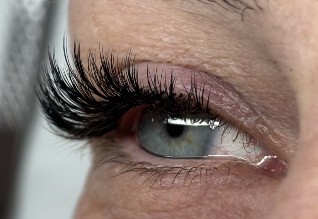 Sis Beauty Room #zagreb Nadogradnja trepavica Ugradnja volumenskih trepavica