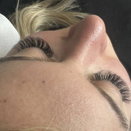 Beauty studio L #zagreb Nadogradnja trepavica Ugradnja volumenskih trepavica